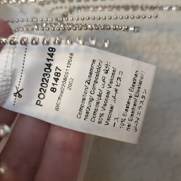 Milumia white ribbed sleevess round neck cropped tank top with rhinestone fringe - Picture 10 of 13